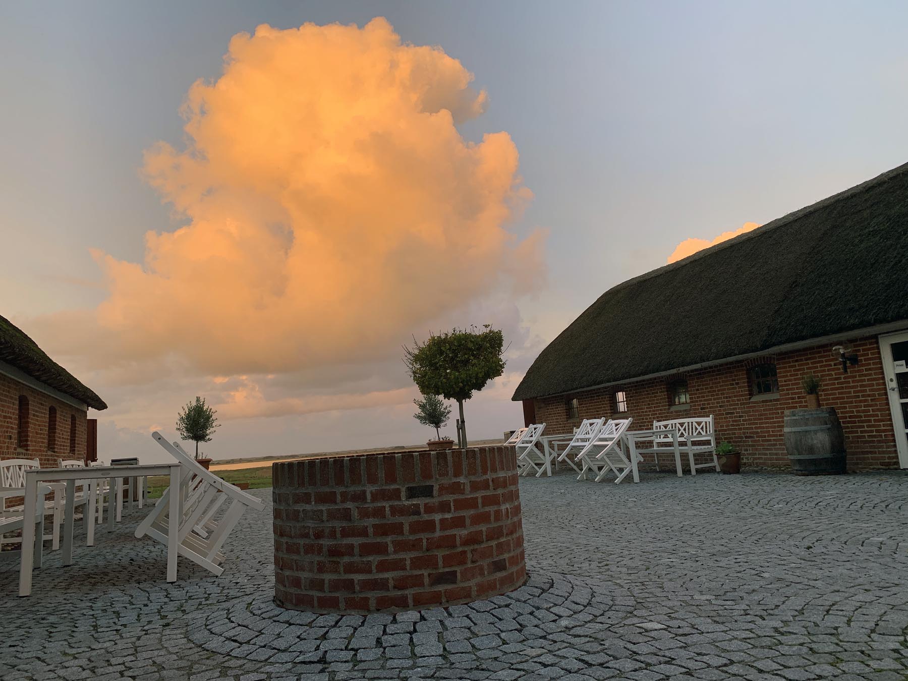 Innenhof_Sonnenaufgang_01