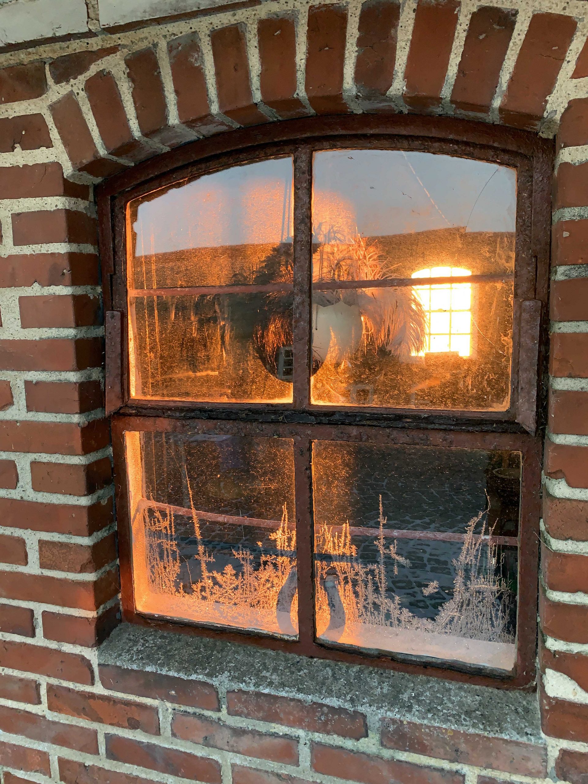 Sonnenaufgang_Stallfenster_01
